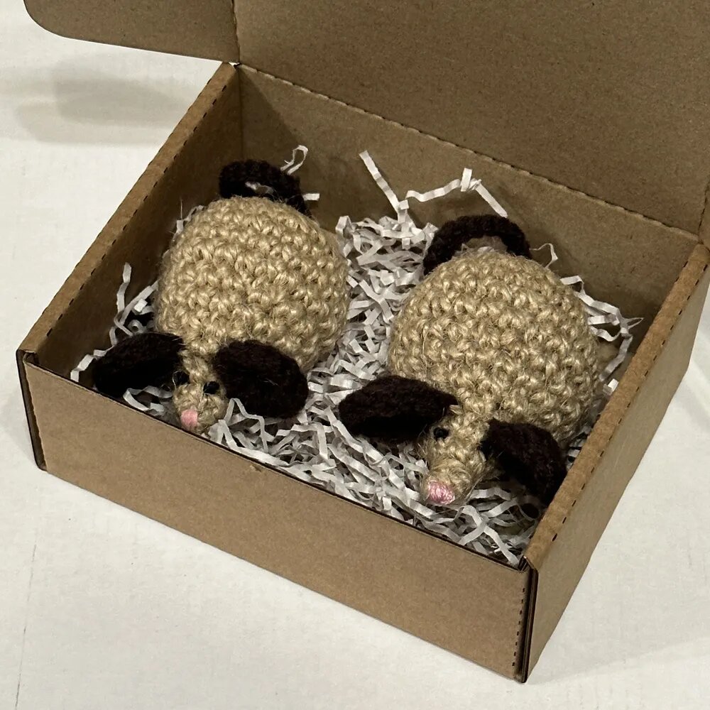 Игрушки для кошки мышки из джута в подарочной коробке - с мятой 1 шт, с валерианой 1 шт.