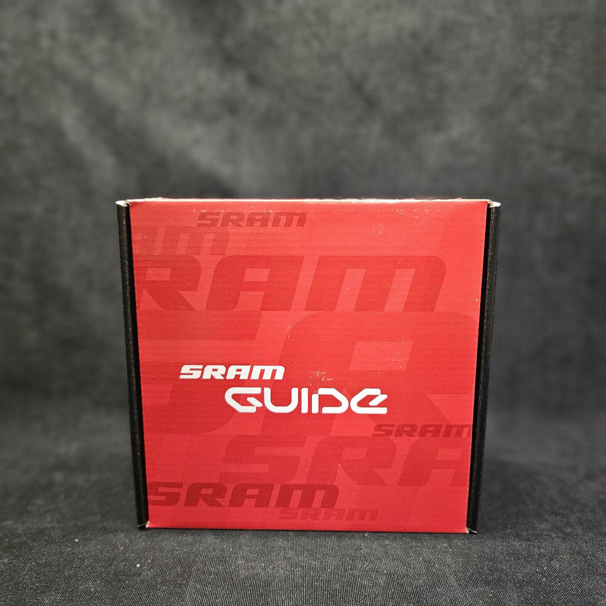 Тормоз передний Sram Guide RE, 950 мм, двусоставной хомут, металлические колодки, ручка отдельно для внутренней проводки, фитинги для сборки в комплекте, черный