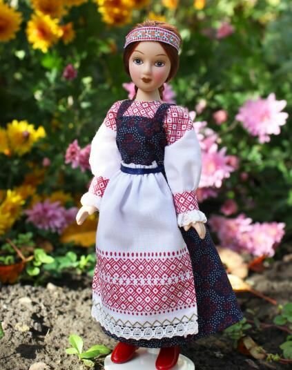 Кукла коллекционная в девичьем костюме Коми