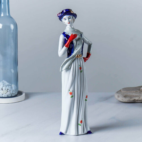 Статуэтка фарфоровая 