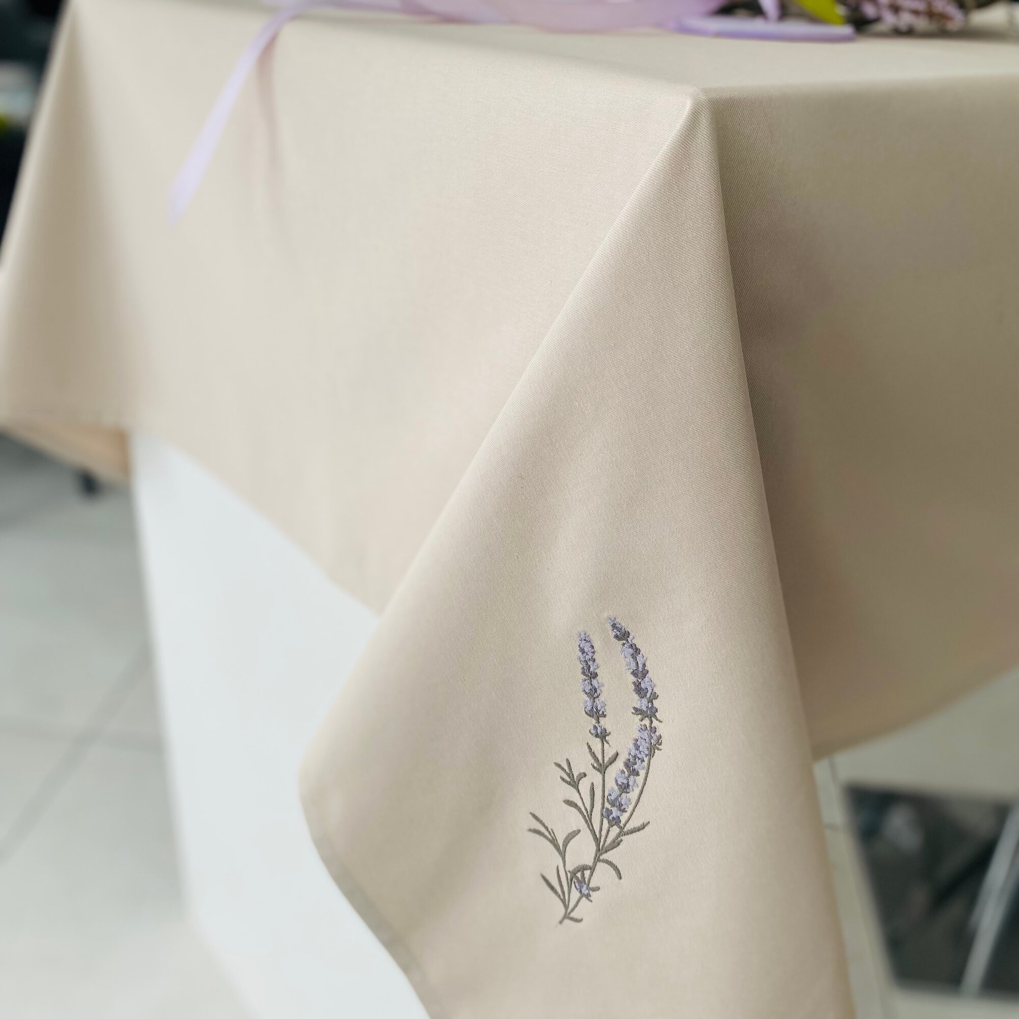 фото Скатерть ULULA Lavender 145х180 100% хлопок/пропитка вгмо/вышивка