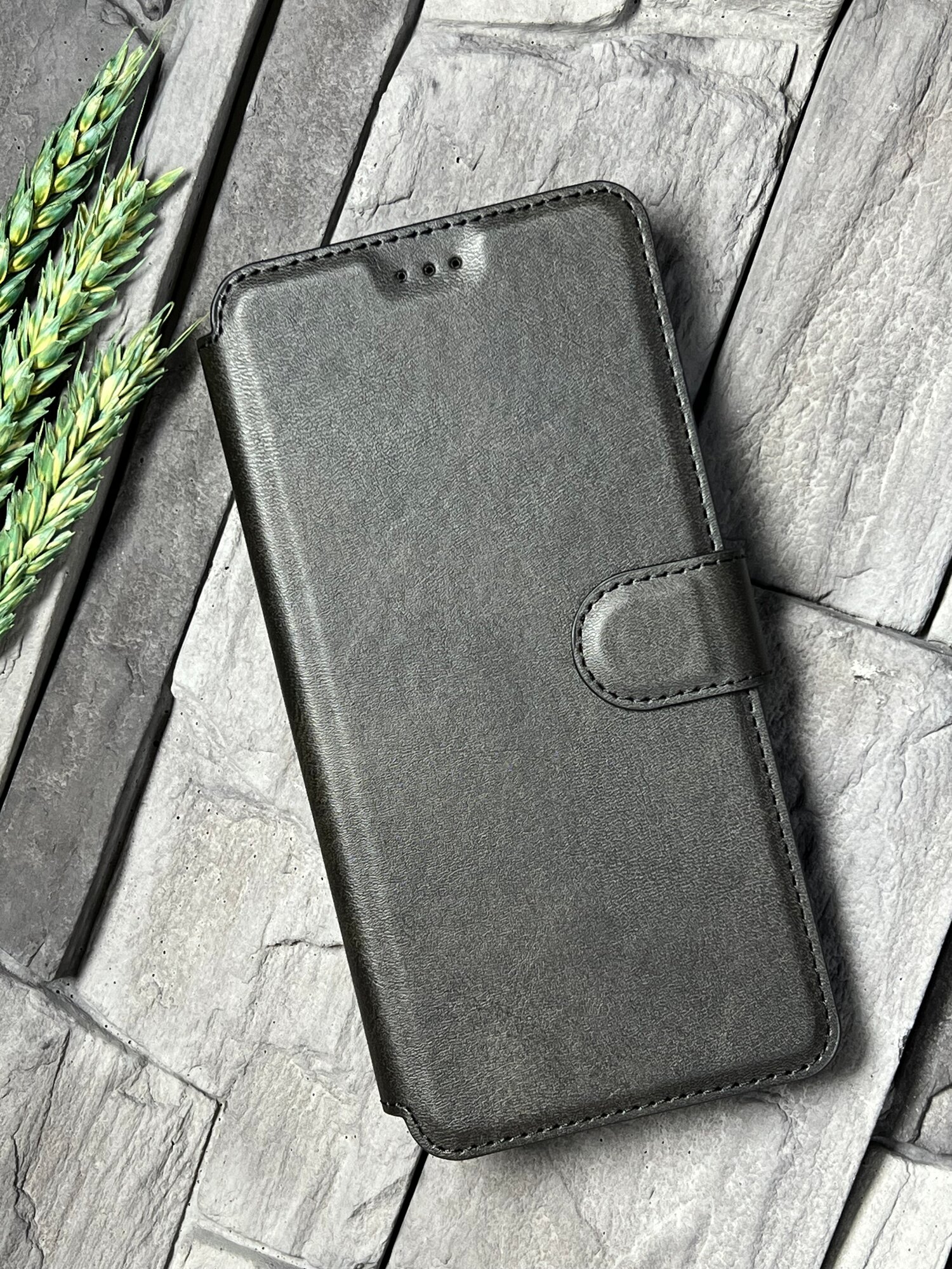 Чехол книжка для Xiaomi Redmi Note 13 4G кожаный с магнитной застежкой / Редми Ноут 13 4Джи с хлястиком/ flip чехол с функцией подставки, черный