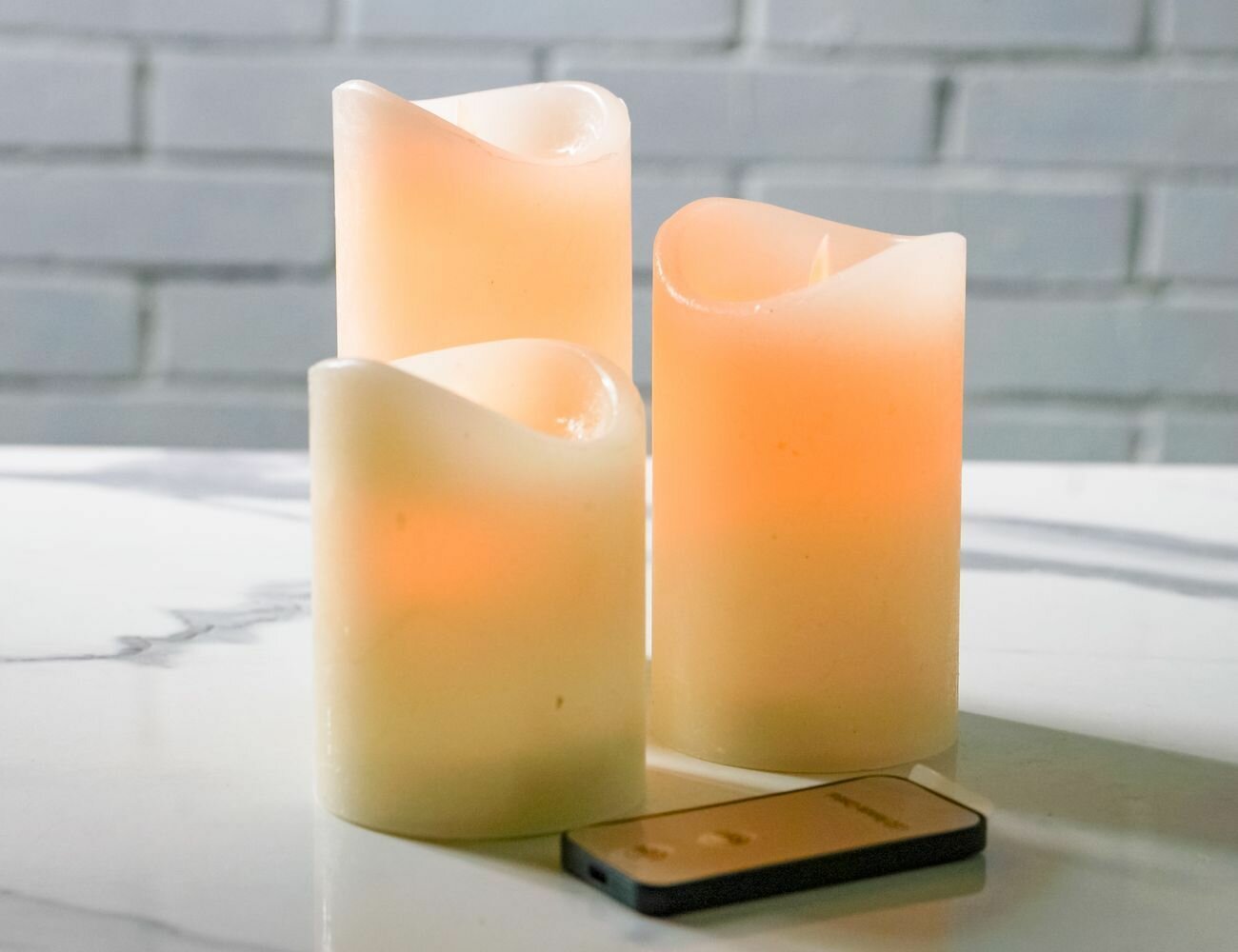 фото Koopman Набор восковых светильников свечей Живое Пламя 10-15 см, 3 шт, с пультом управления, на батарейках AX5400190