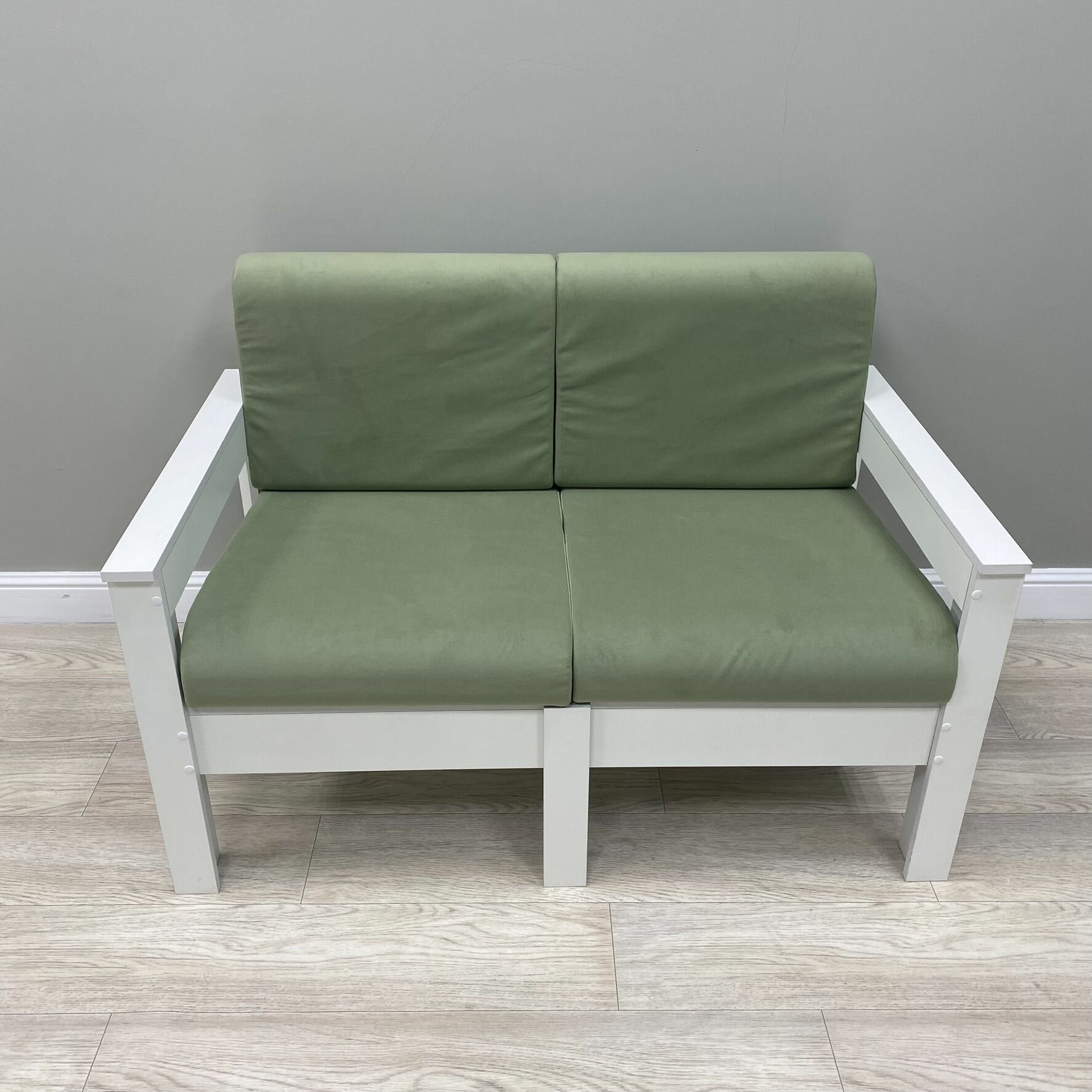 фото Диван Айдахо New Victoria двухместный, каркас белый, велюр фисташковый