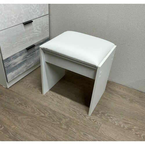 Пуф белый искусственная кожа.