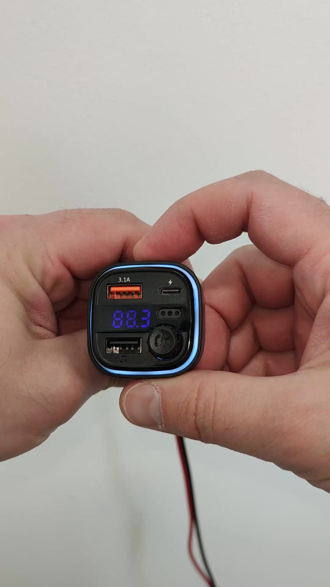 FM-модулятор трансмиттер автомобильный с Bluetooth TDS TS-CAF18 — фото 1