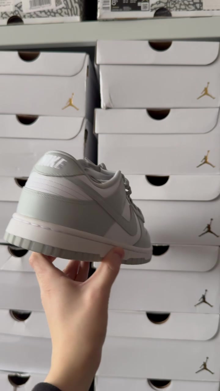 Кроссовки NIKE Dunk Low, размер 7US / 40EUR, серый/белый — фото 1