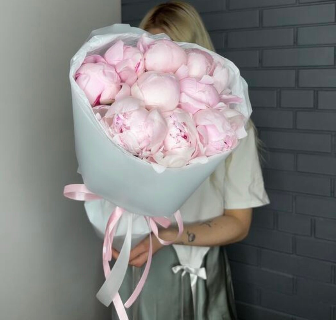 Пионы розовые Сара Бернар (Sarah Bernhardt / Сара Бернард) 9 штук монобукет