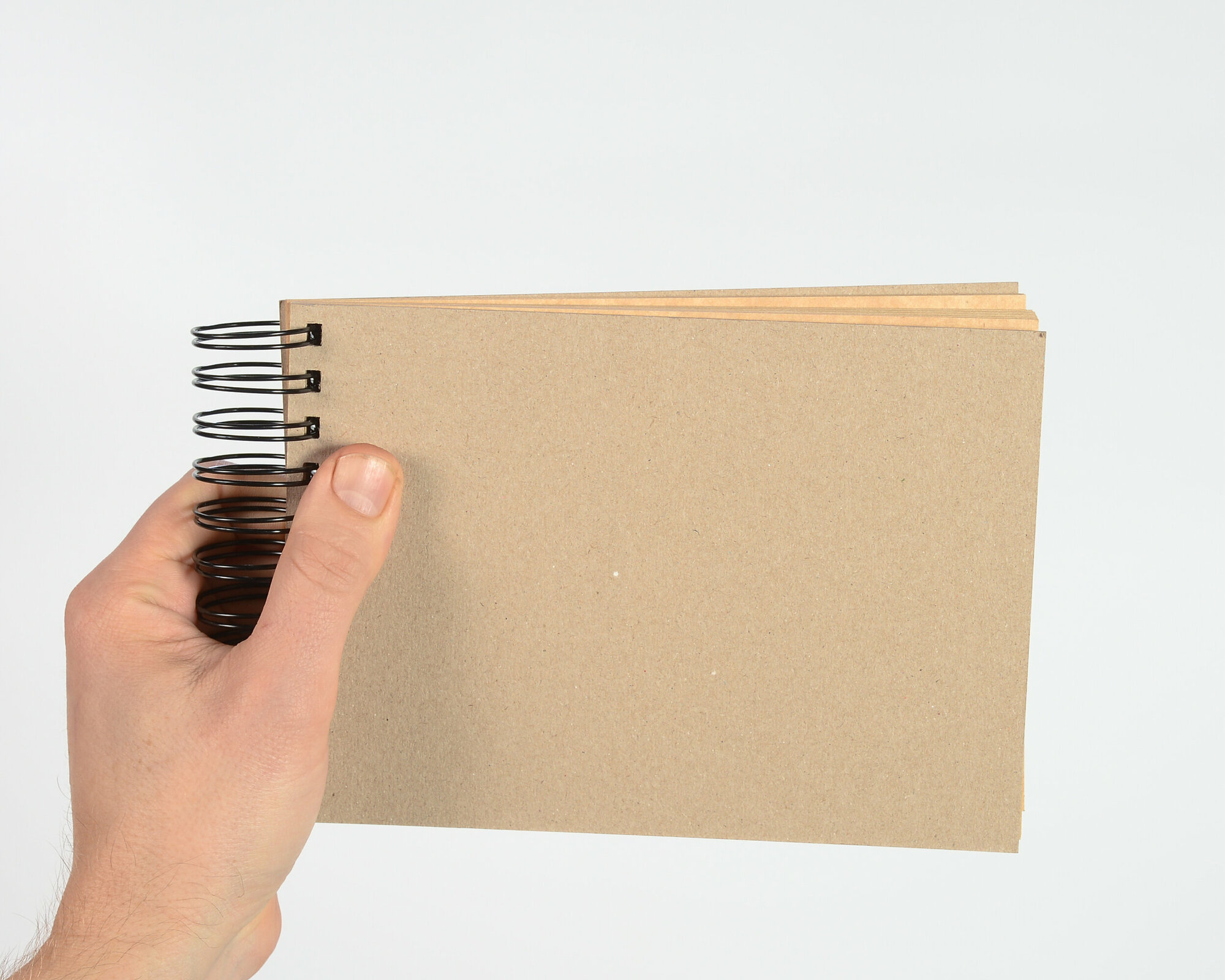 Фотоальбом А5 c плотными крафт-листами и обложкой из необработанного переплетного картона