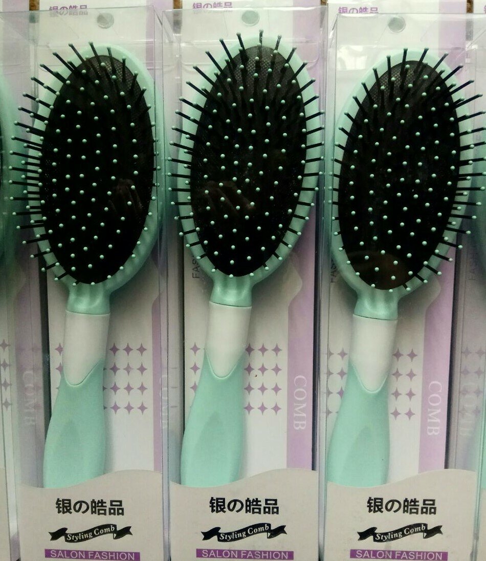 Расчёска массажная для волос в подарочной, сувенирной, красочной ПВХ упаковке.