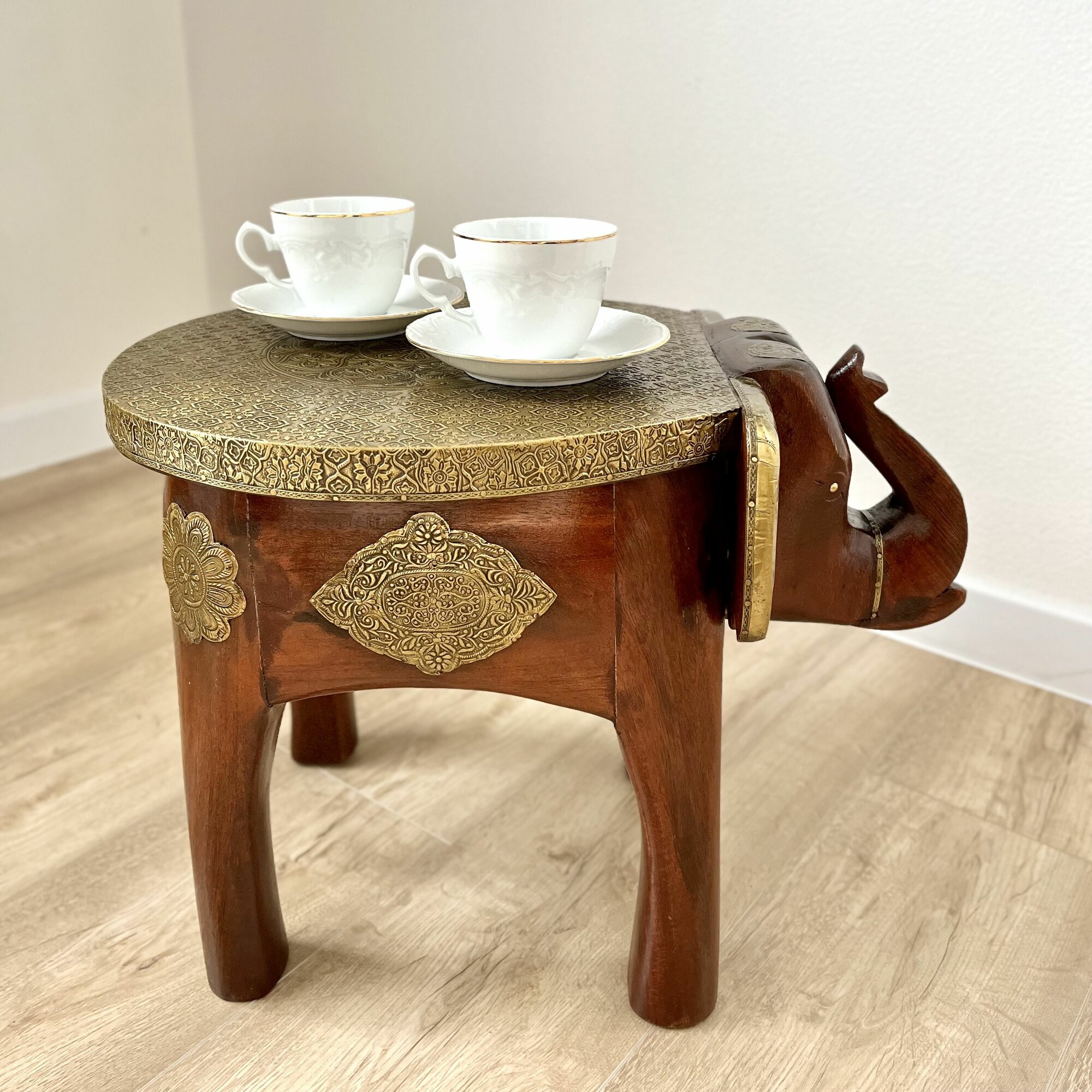 фото Столик интерьерный в восточном стиле, табурет, Слон, Индия, основание - дерево, поверхность - латунь, 36х50х36см