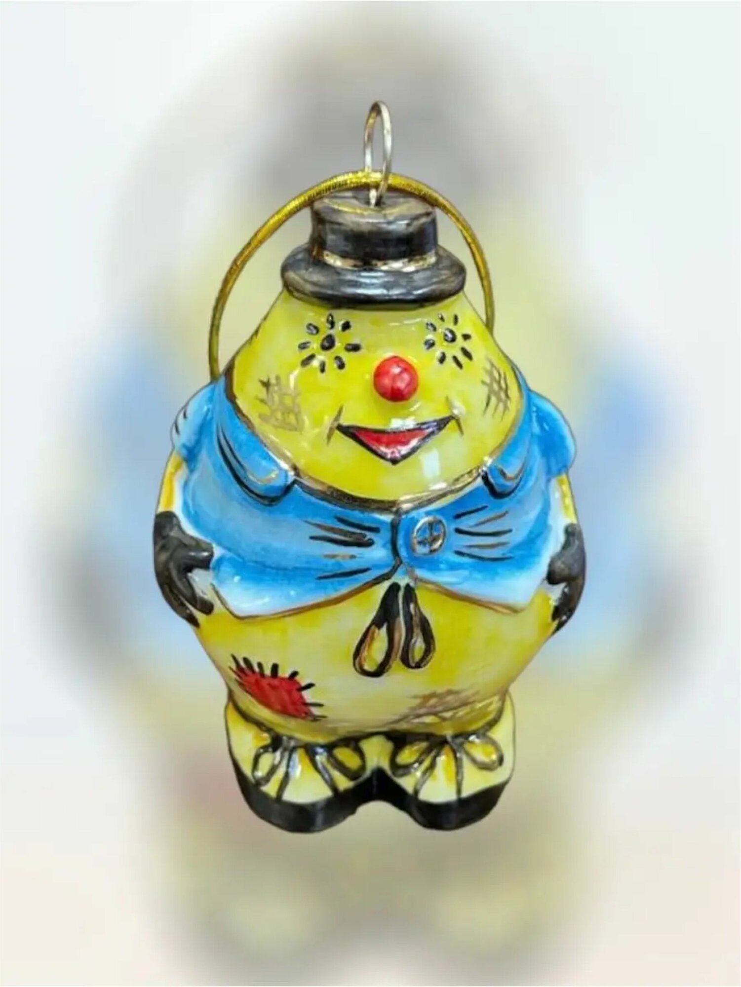 Елочная игрушка Страшила (Чучело), Лефортовский фарфор, фарфор, 6 × 5 × 8,5 см, ручная роспись, желтый/голубой