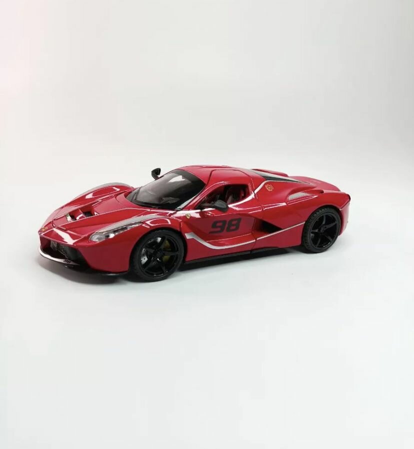 Машинка игрушка металлическая Ferrari Laferrari 1:24