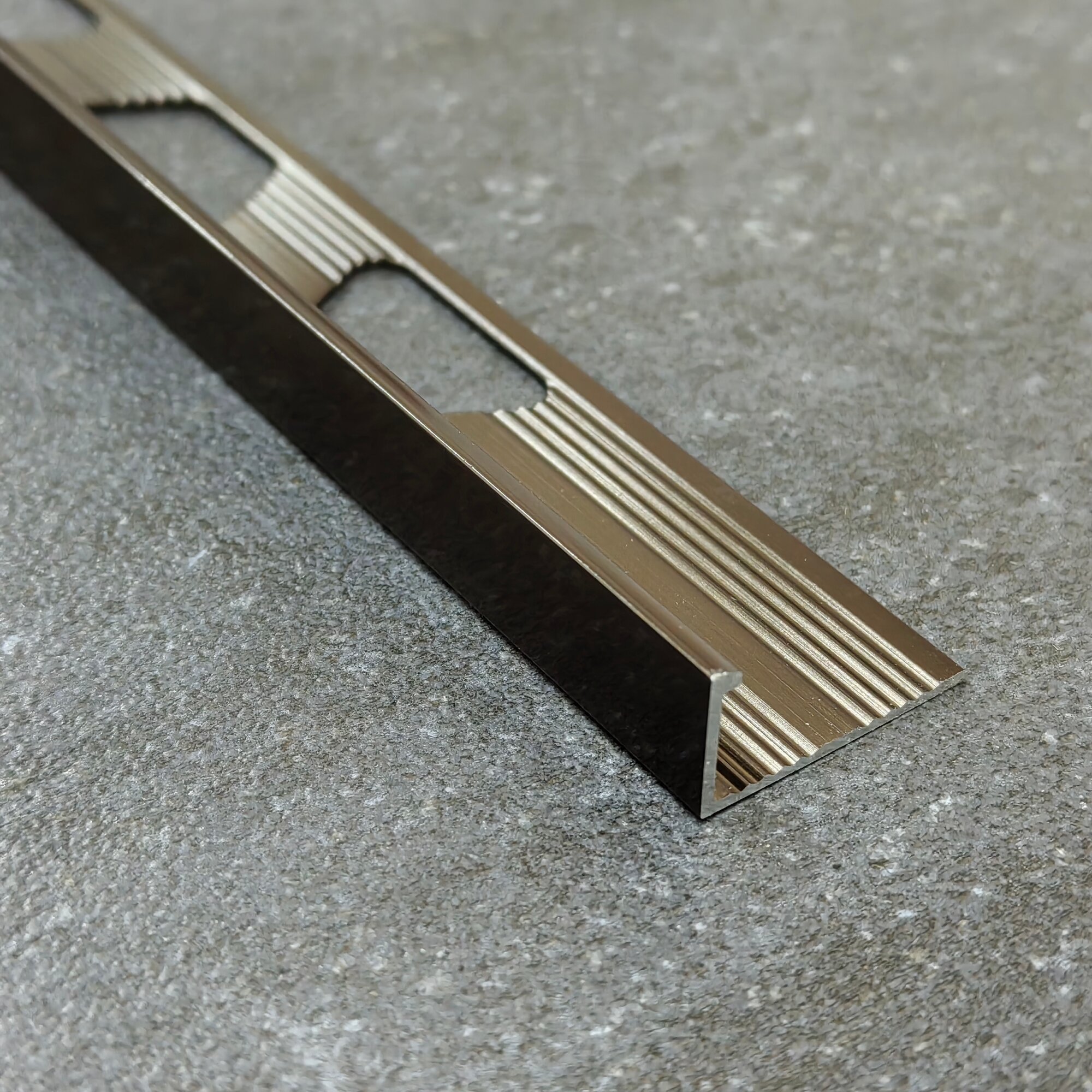 Профиль Г-образный алюминиевый наружный для плитки 8мм 2.7м Бронза глянец