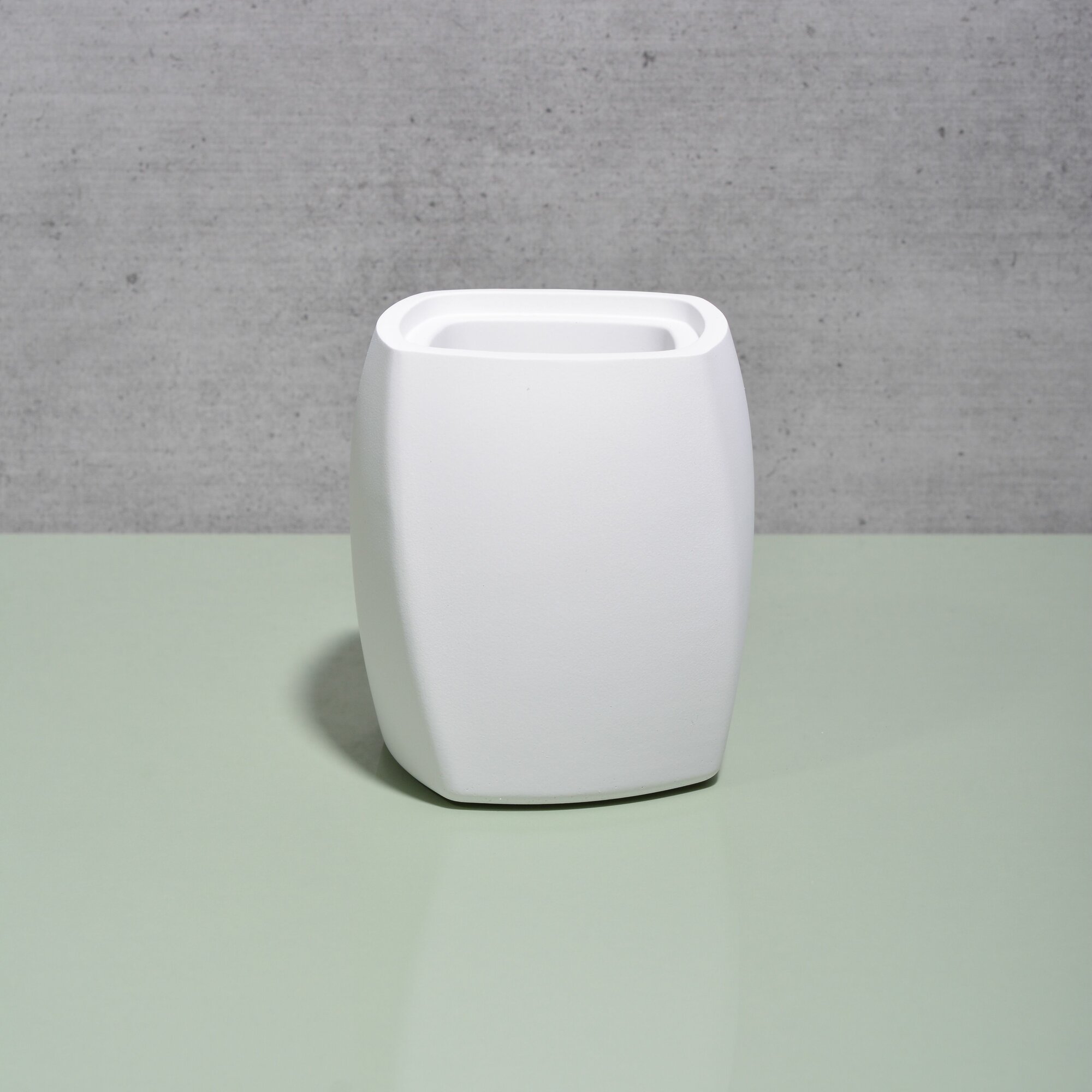 фото Мини-ваза из гипса Поворот, 8*8*9,5 см, белый матовый