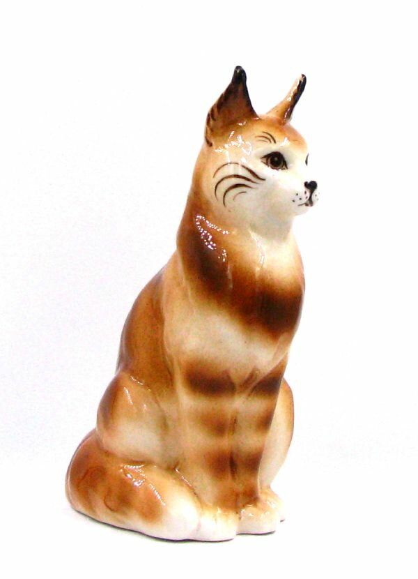 фото Мейнкун белый с рыжим статуэтка кота из фарфора