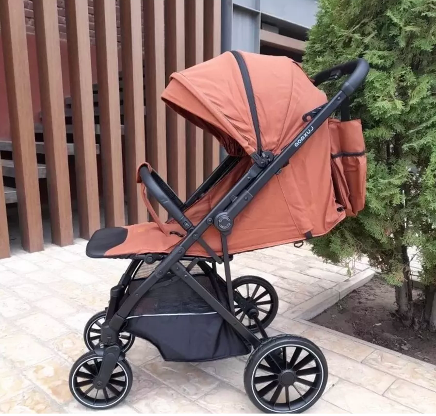 Прогулочная коляска LuxMom H2 с перекидной ручкой