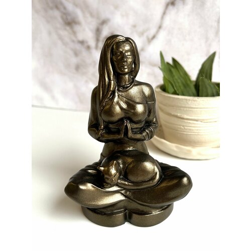 Статуэтка Медитация девушка с кошкой. Гипс. Цвет бронзовый