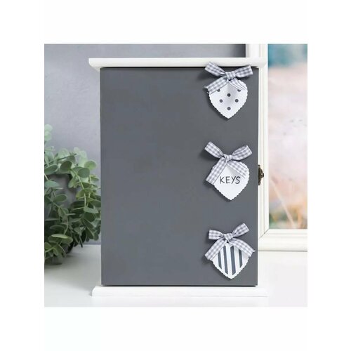 Ключница дерево Три сердечка серая 6х19х255 см 1680₽