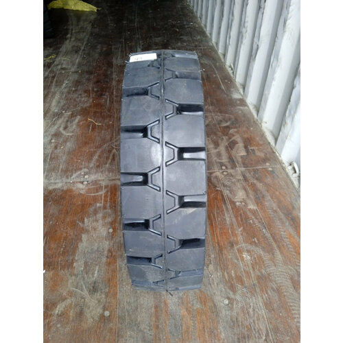 Спецшина 7.00-12 Volex FRKLFT SOLID б/к цельнолитое