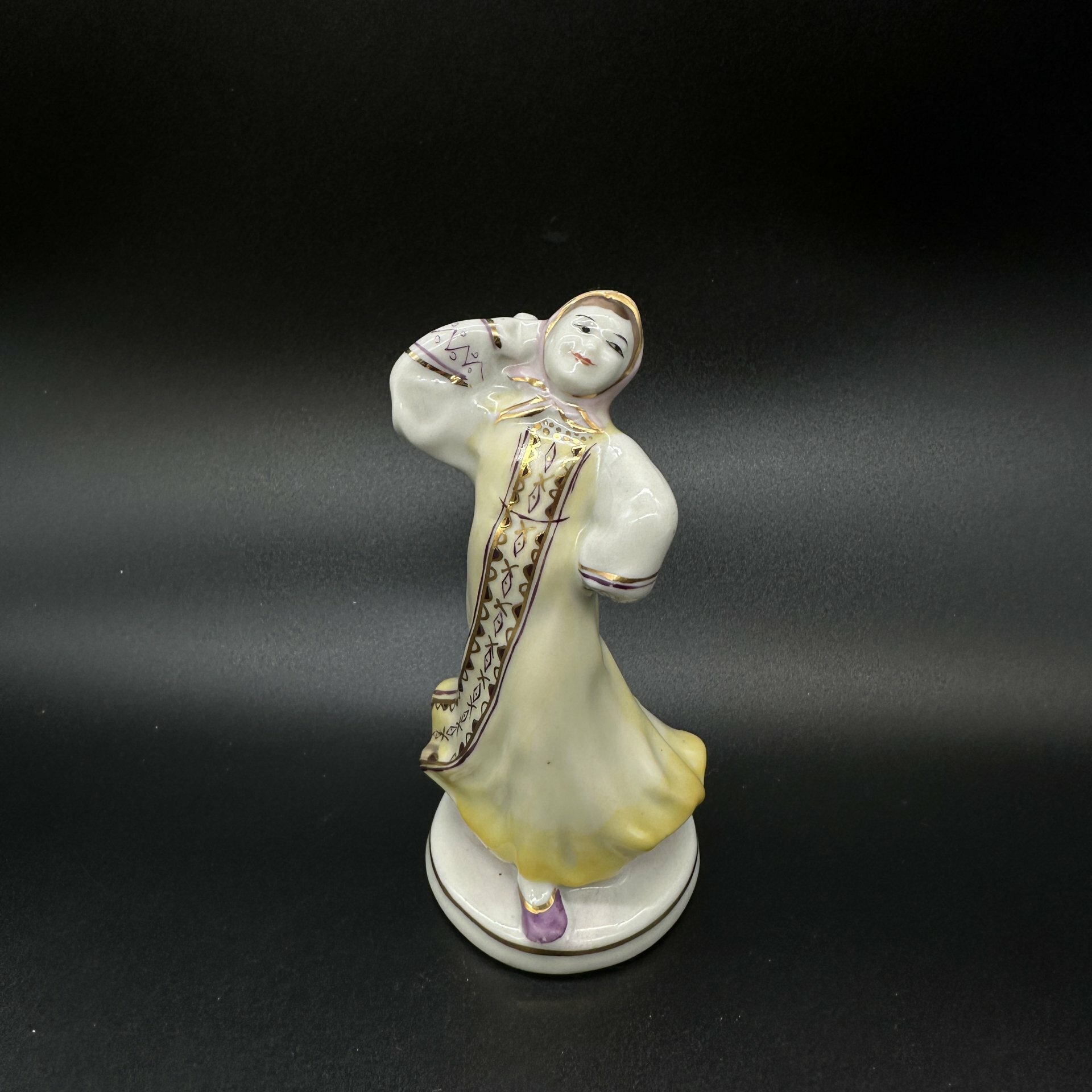фото Статуэтка "Плясунья", фарфор, роспись, золочение