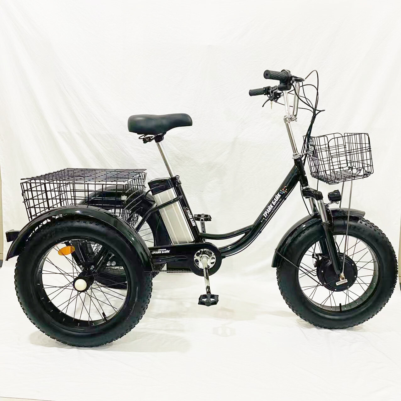 Электровелосипед (велосипед с электрическим двигателем) трехколесный фэтбайк для взрослых, всесезонный, тип "Зима-Лето", черный