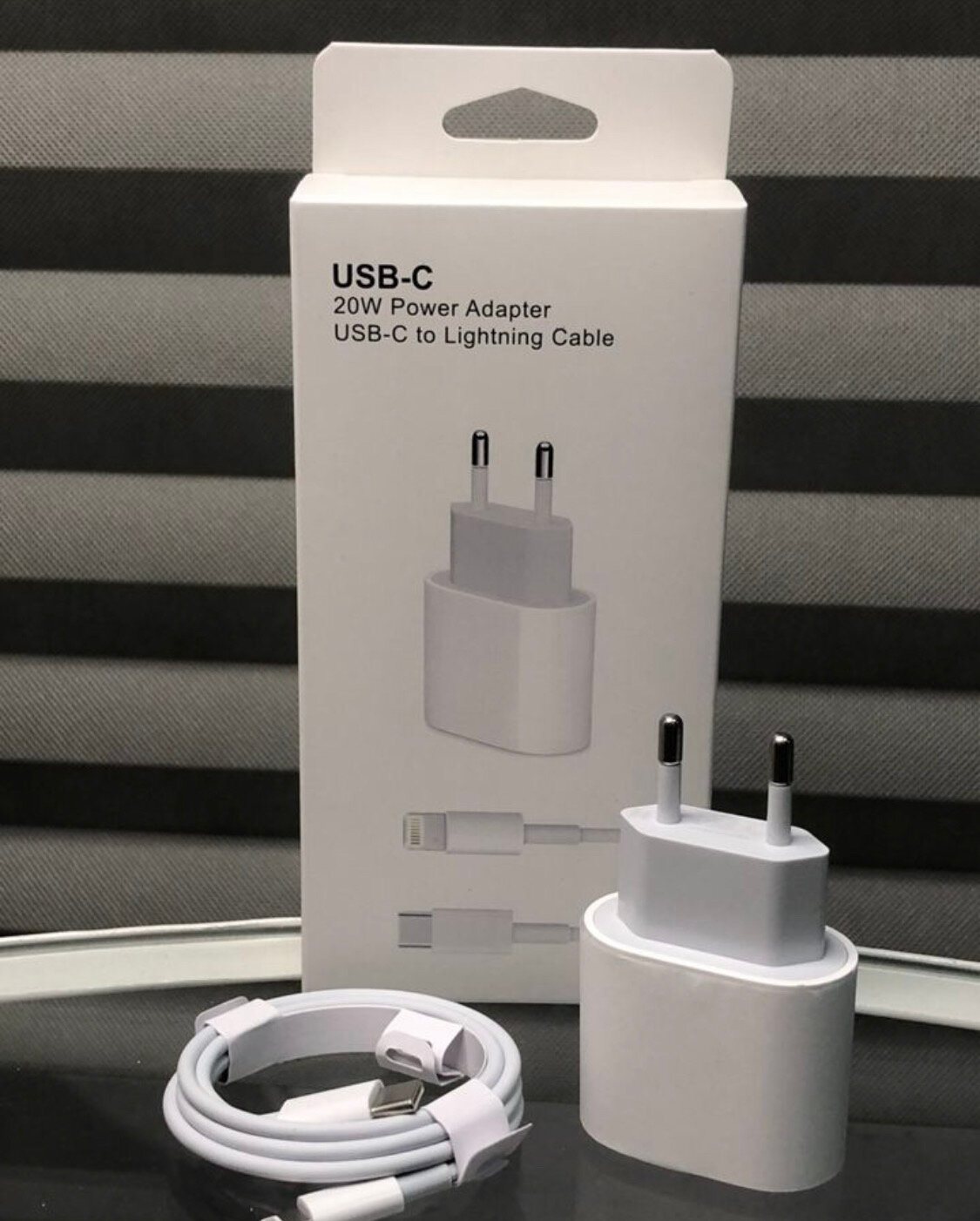 Зарядка для iPhone блок 20W с кабелем USB-C Lightning,1 метр/белый/быстрая зарядка