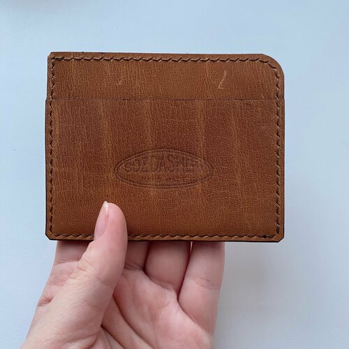 фото Кошелек авторский коричневый дорожный кошелек из натуральной кожи со шрамами / кожаный картхолдер ручной работы, фактура гладкая, коричневый создашев игорь