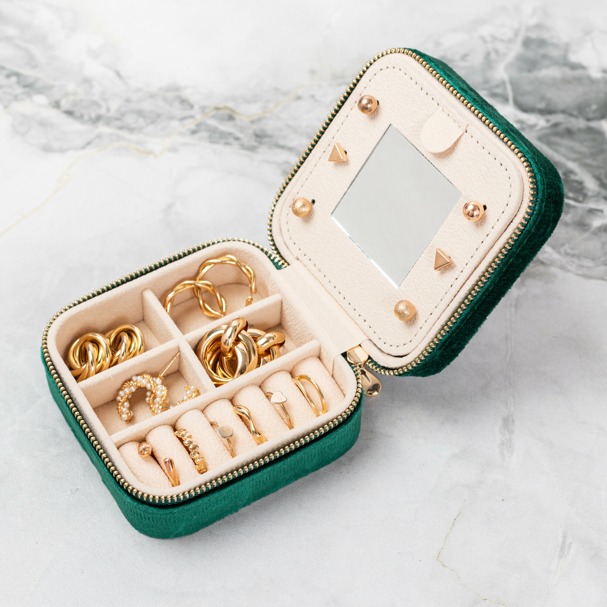 фото Шкатулка для украшений на молнии бежевая вельвет JH9306-BG