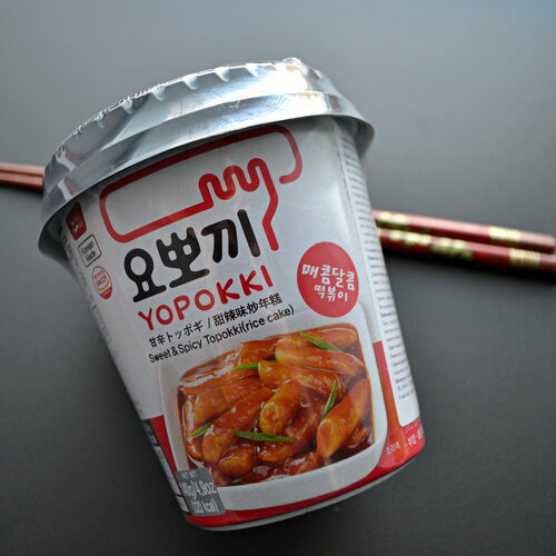 Рисовые палочки (токпокки) YOPOKKI с сладко-острым вкусом, 140г