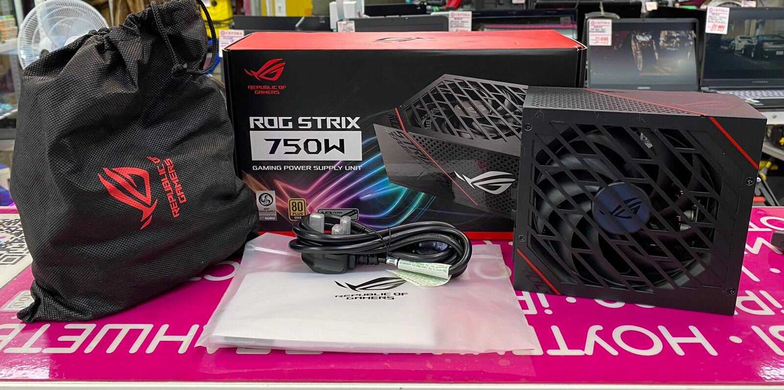 Блок питания 750W ASUS ROG STRIX GOLD (90YE00A0-B0NA00) черный