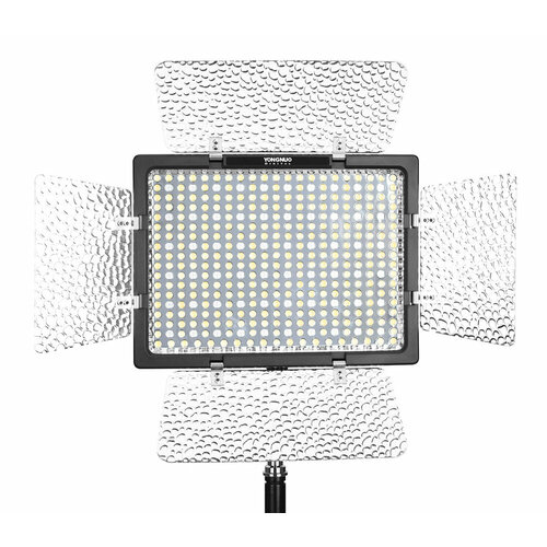 Осветитель Yongnuo YN300 IV светодиодный 3200-5600K RGB 18 Вт 19510₽