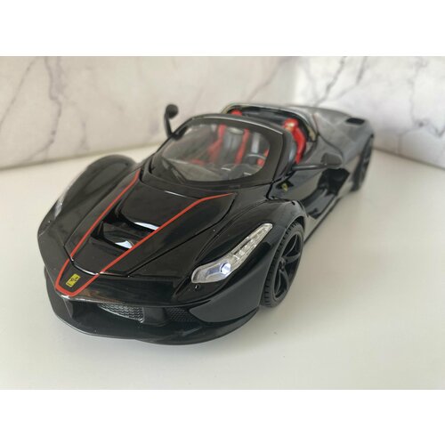 Машинка металлическая Ferrari Laferrari Spider / Масштаб 1:24