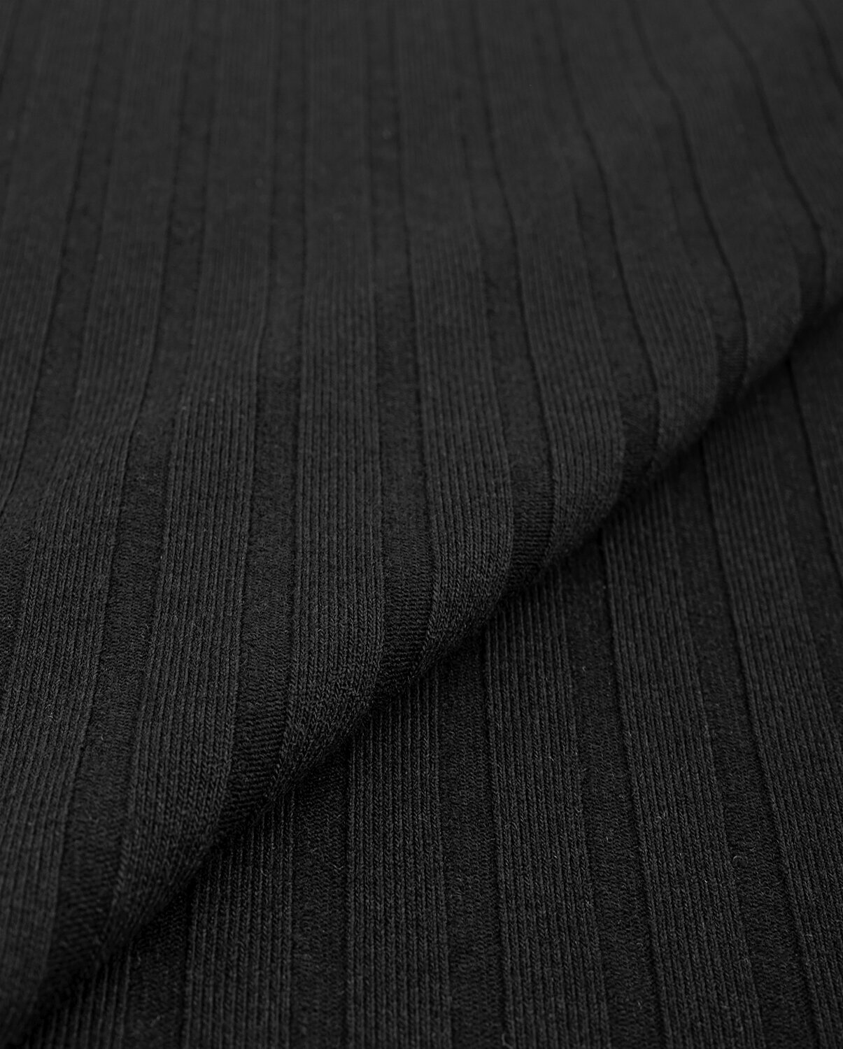Ткань для шитья и рукоделия Трикотаж "Дейзи" 2 м * 135 см, черный 001