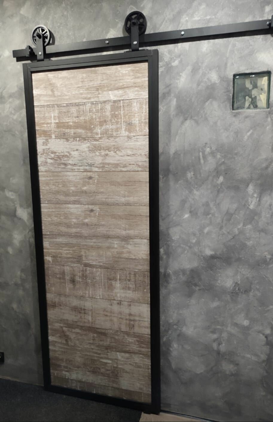 фото Амбарный механизм для раздвижной двери до 650 мм. Трек 1.3 метра. Колесо верхнее.