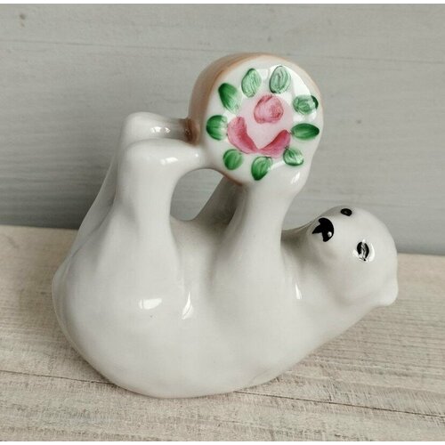 Фарфоровая статуэтка 