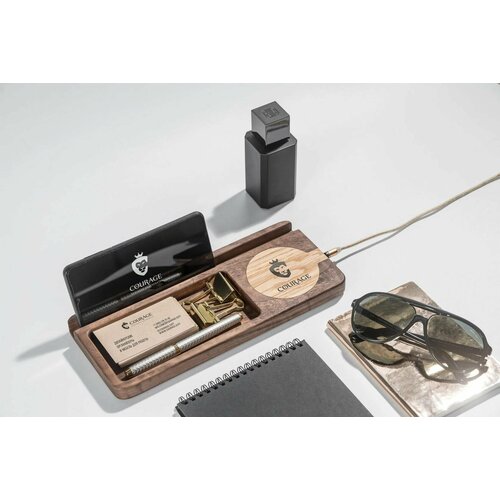 Органайзер настольный Jonathan Livingston Young. Оригинальный подарок мужчине. Настольный органайзер с беспроводной зарядкой.