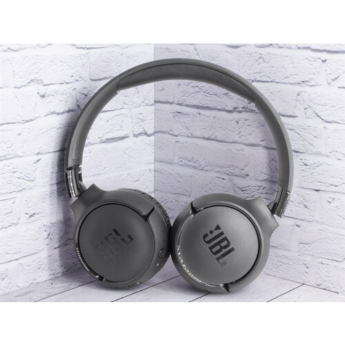 Наушники беспроводные полноразмерные JBL TUNE T520BT с Bluetooth с микрофоном чёрные 4220₽
