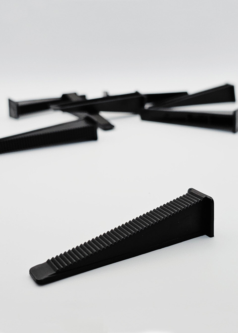 Клинья СВП TileMaster для укладки пли "ворота" чёрные 100 шт. — фото 1