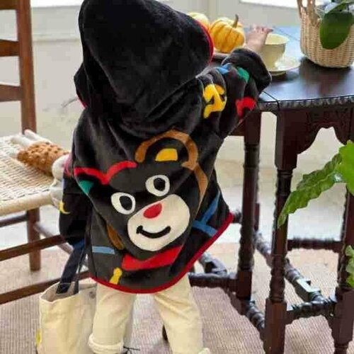 фото Толстовка , размер 5-7 лет, черный нет бренда