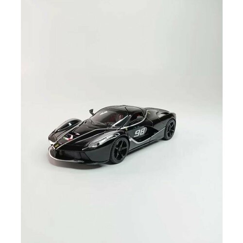 Машинка игрушка металлическая Ferrari Laferrari 1:24
