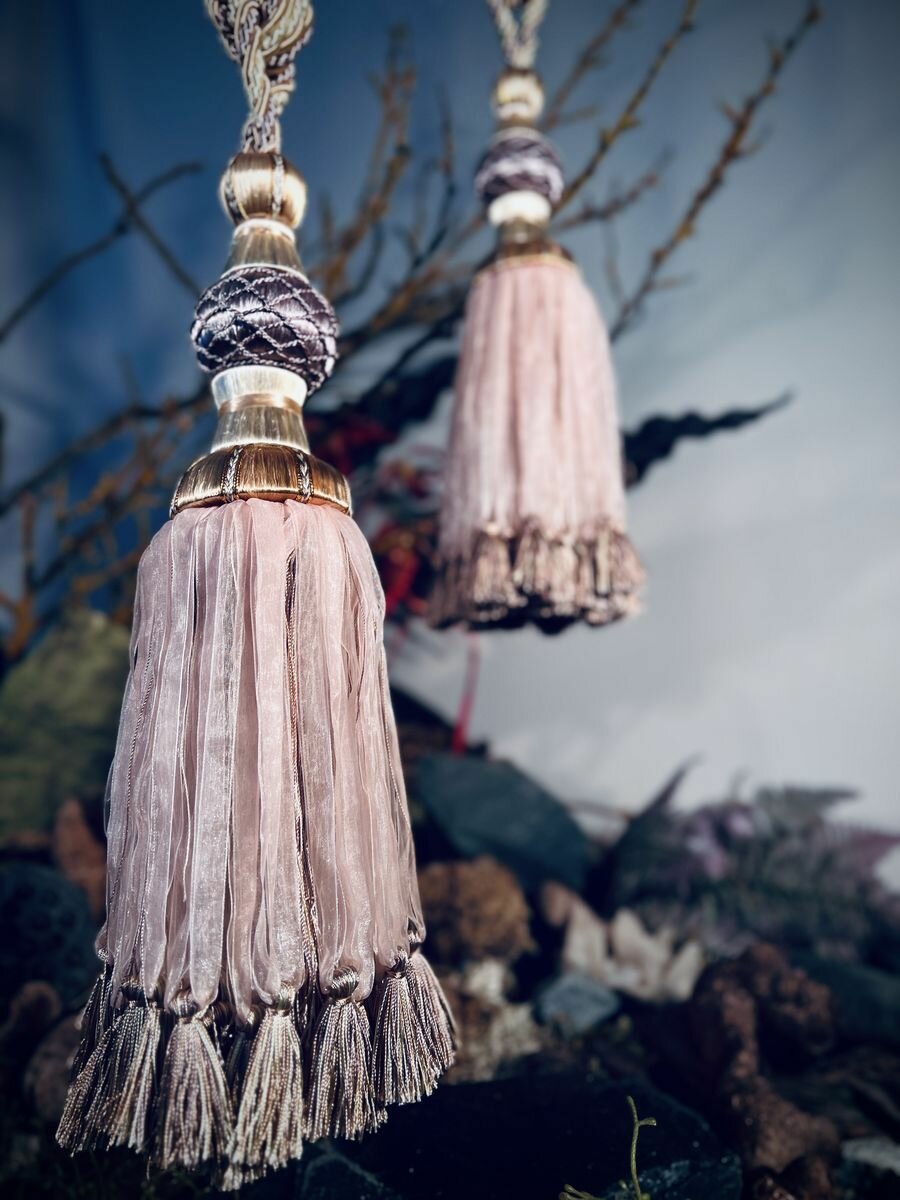 Кисти декоративные для штор Ajourele K-102-BEG пластик текстиль 2 штуки кремовые