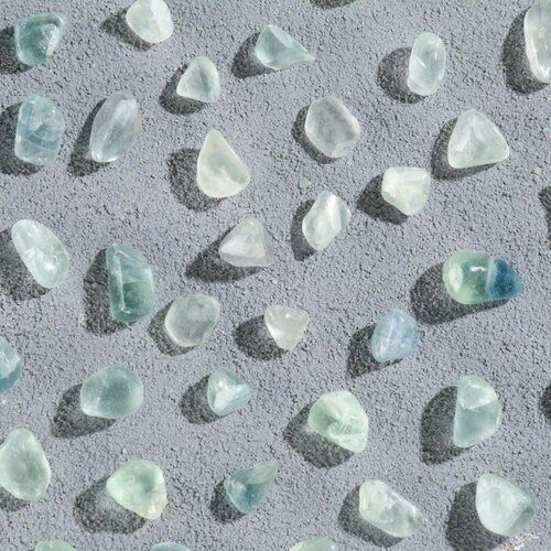 Набор для творчества Зелёный флюорит галтовка фракция 07-09 см 100 гр 1шт 474₽