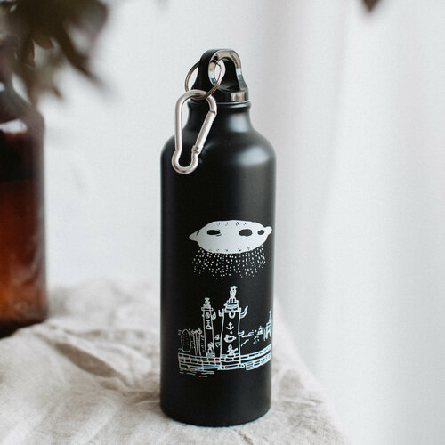 фото Металлическая бутылка колонны и нло инклюзивные мастерские простые вещи