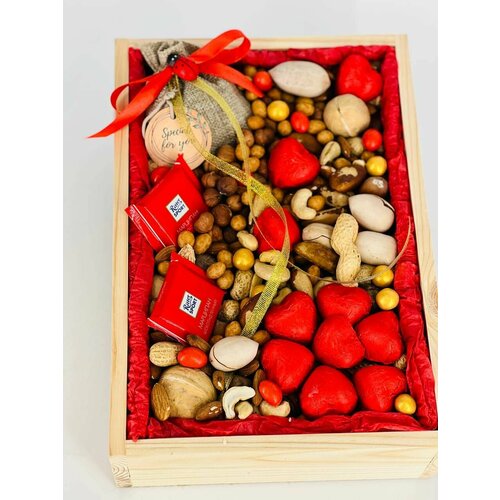 Подарочный микс Орехов с конфетами и чаем на 14 февраля и 8 марта в деревянной коробке мужской букет шоколадный с орехами