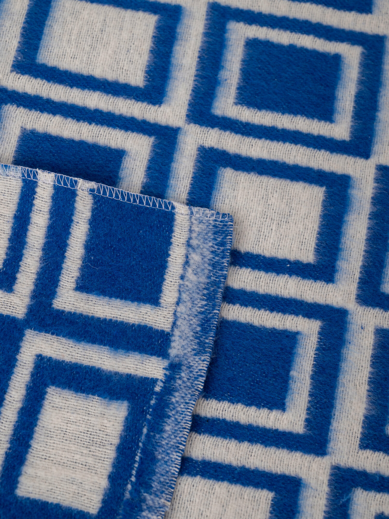 Одеяло байковое 1,5 спальное (140*200см), синее, клетка - фотография № 3