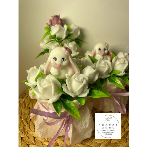 Мыло ручной работы Букет белых роз с зайчиком мыло ручной работы набор 10 кроликов белых