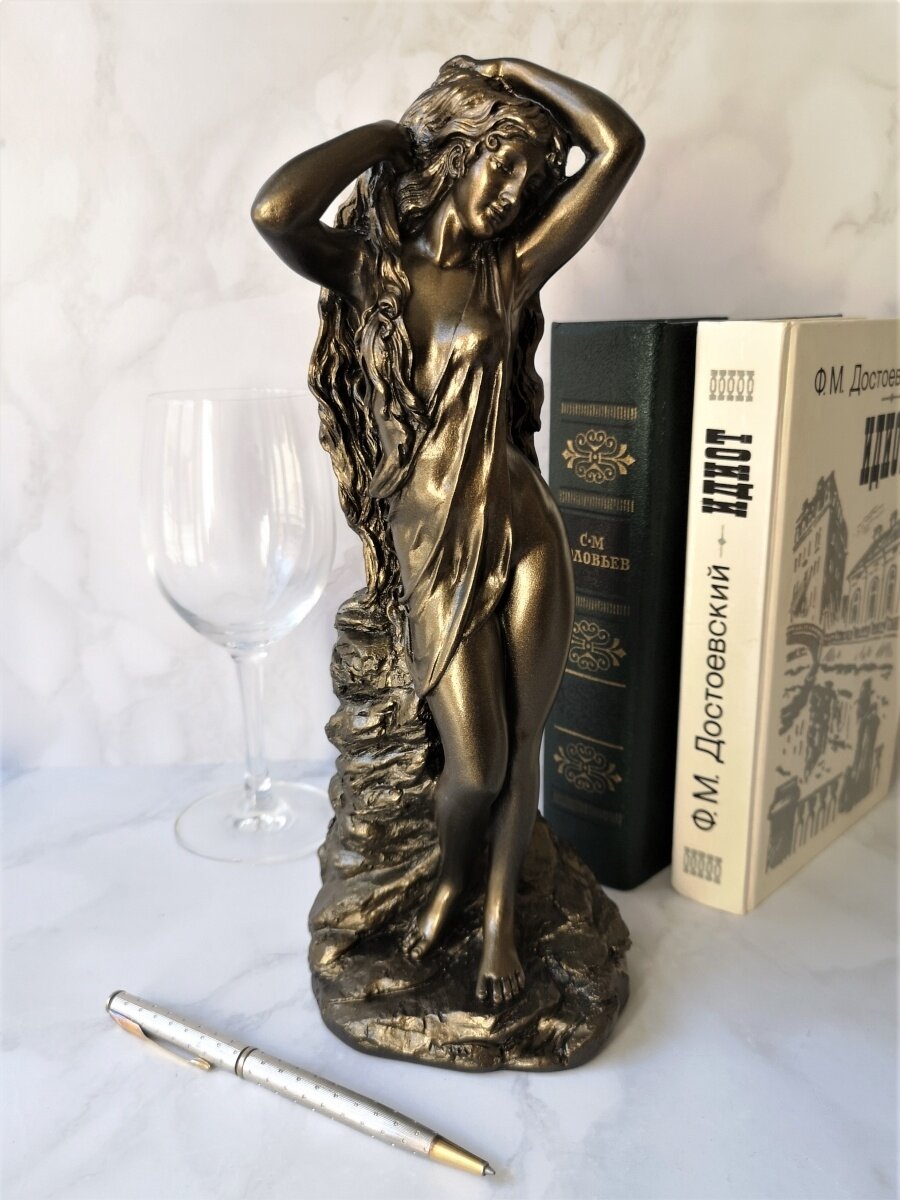 фото Статуэтка Афродита - богиня красоты. Высота 28см. Гипс.