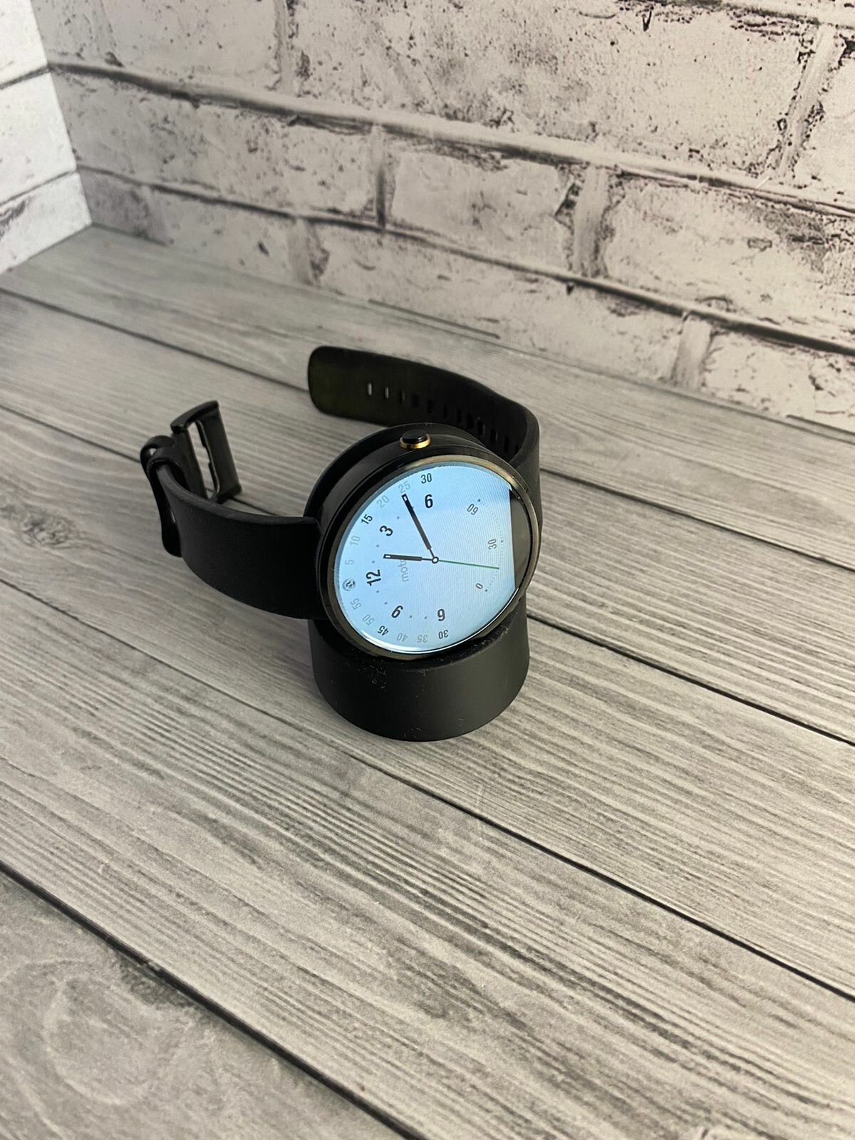 Умные часы Motorola Moto 360 (leather)