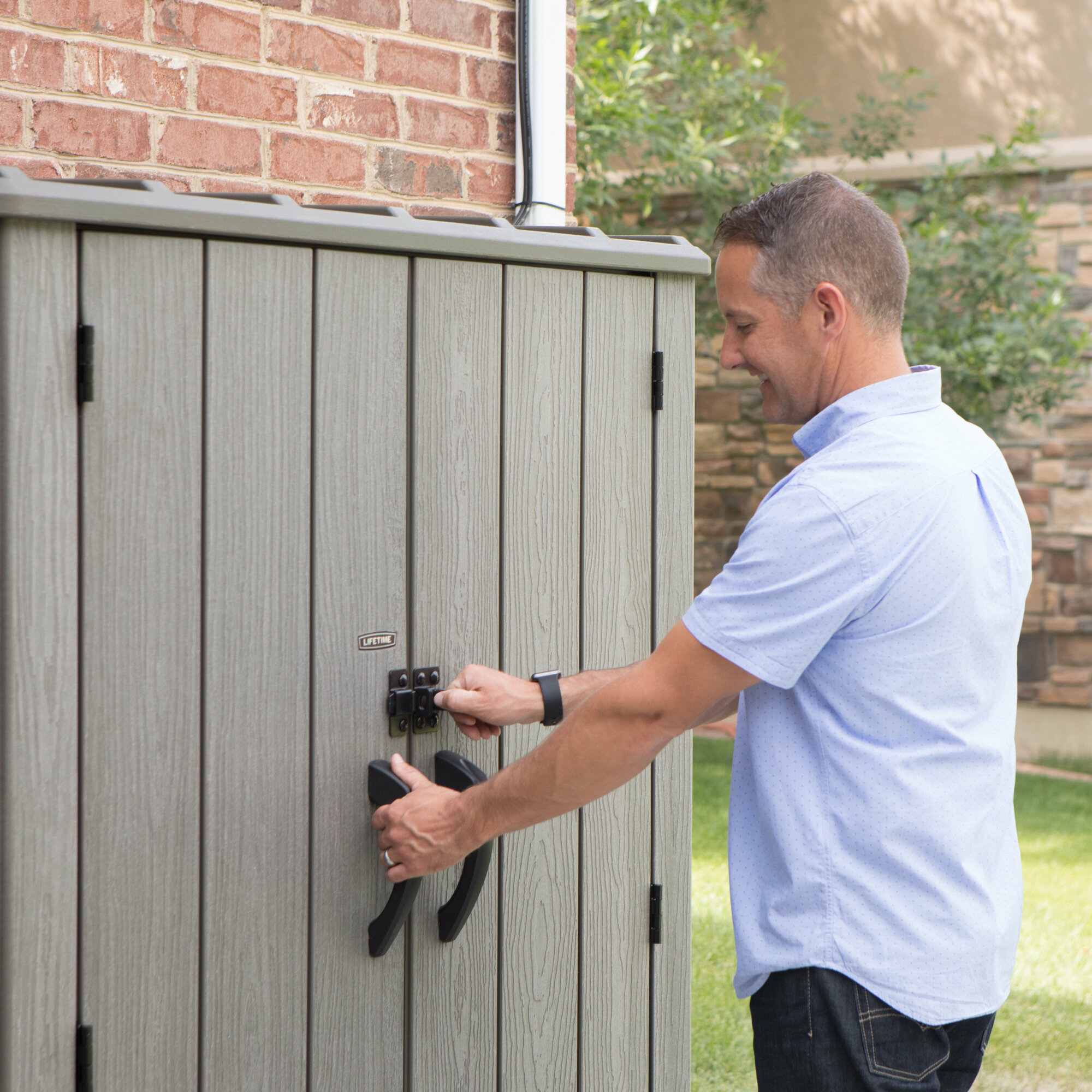 Уличный шкаф Lifetime Vertical Storage Shed 1500л - фотография № 18